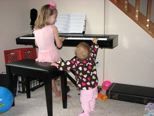 Adrianna and Bree play the piano